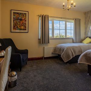 Deluxe Double or Twin Room Shower